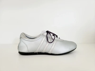 Silbrige Vintage Adidas Sneaker | LOOP Marketplace