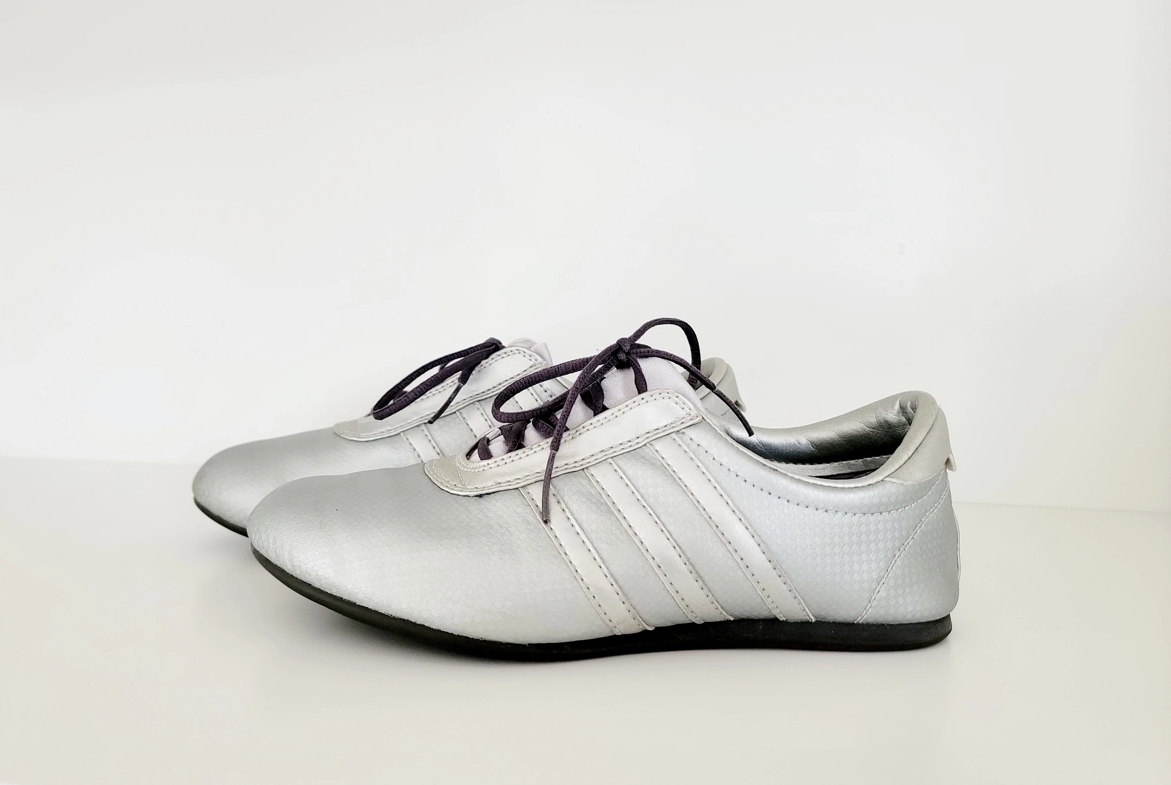 Silbrige Vintage Adidas Sneaker | LOOP Marketplace