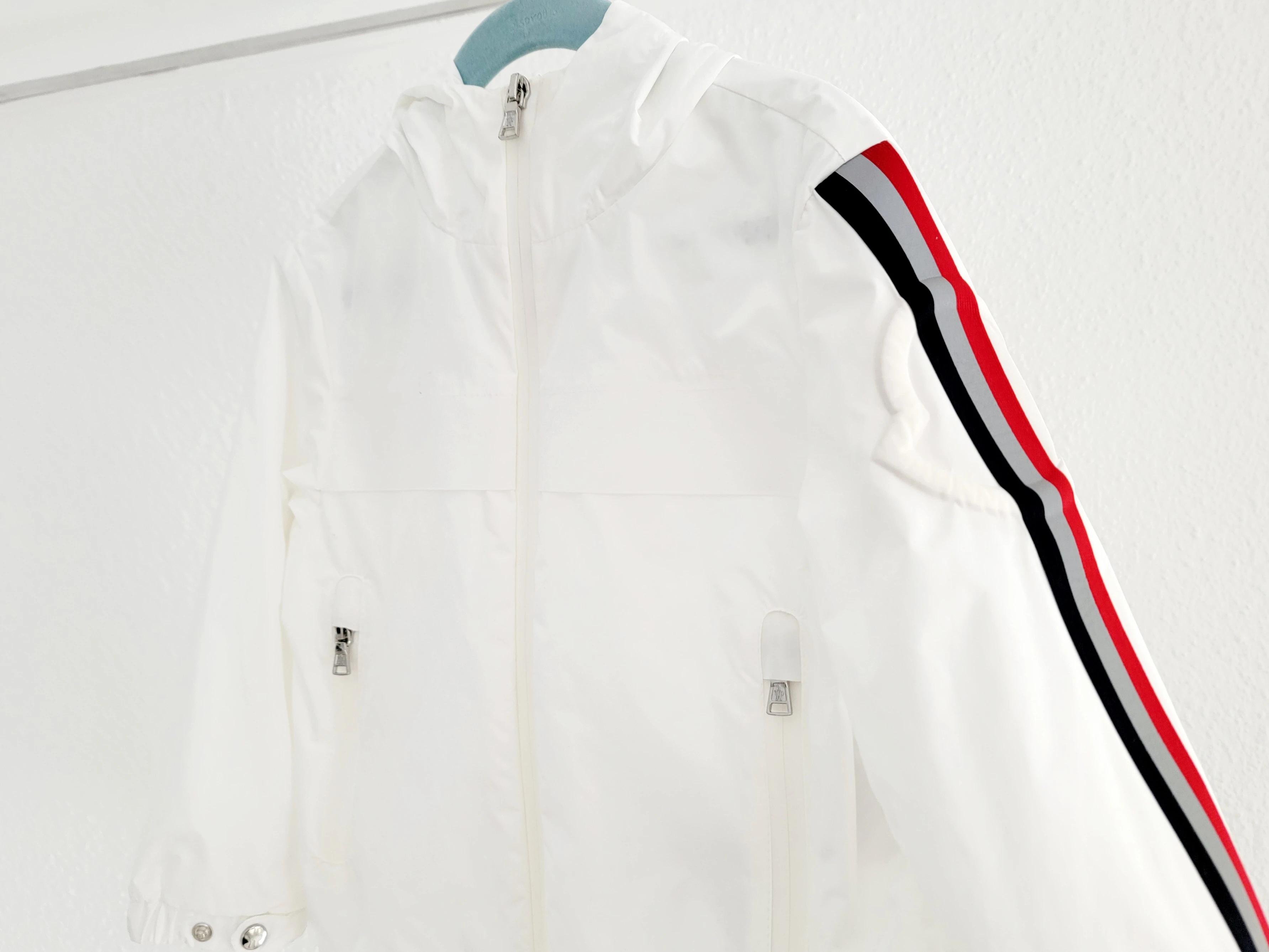 Sportliche Jacke von Moncler | LOOP-Marktplatz