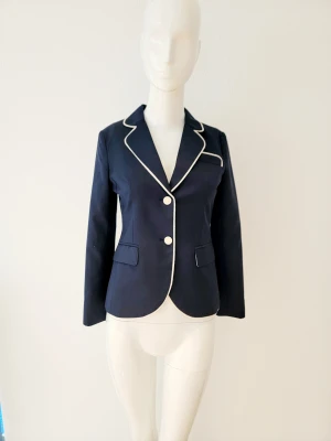 Taillierter Gucci Blazer im Marine-Stil | LOOP-Marktplatz