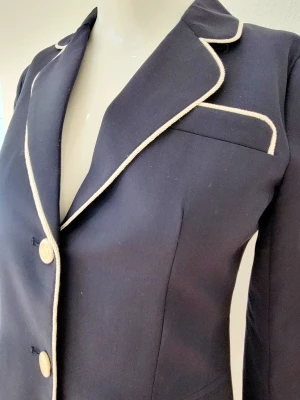 Taillierter Gucci Blazer im Marine-Stil | LOOP Marketplace