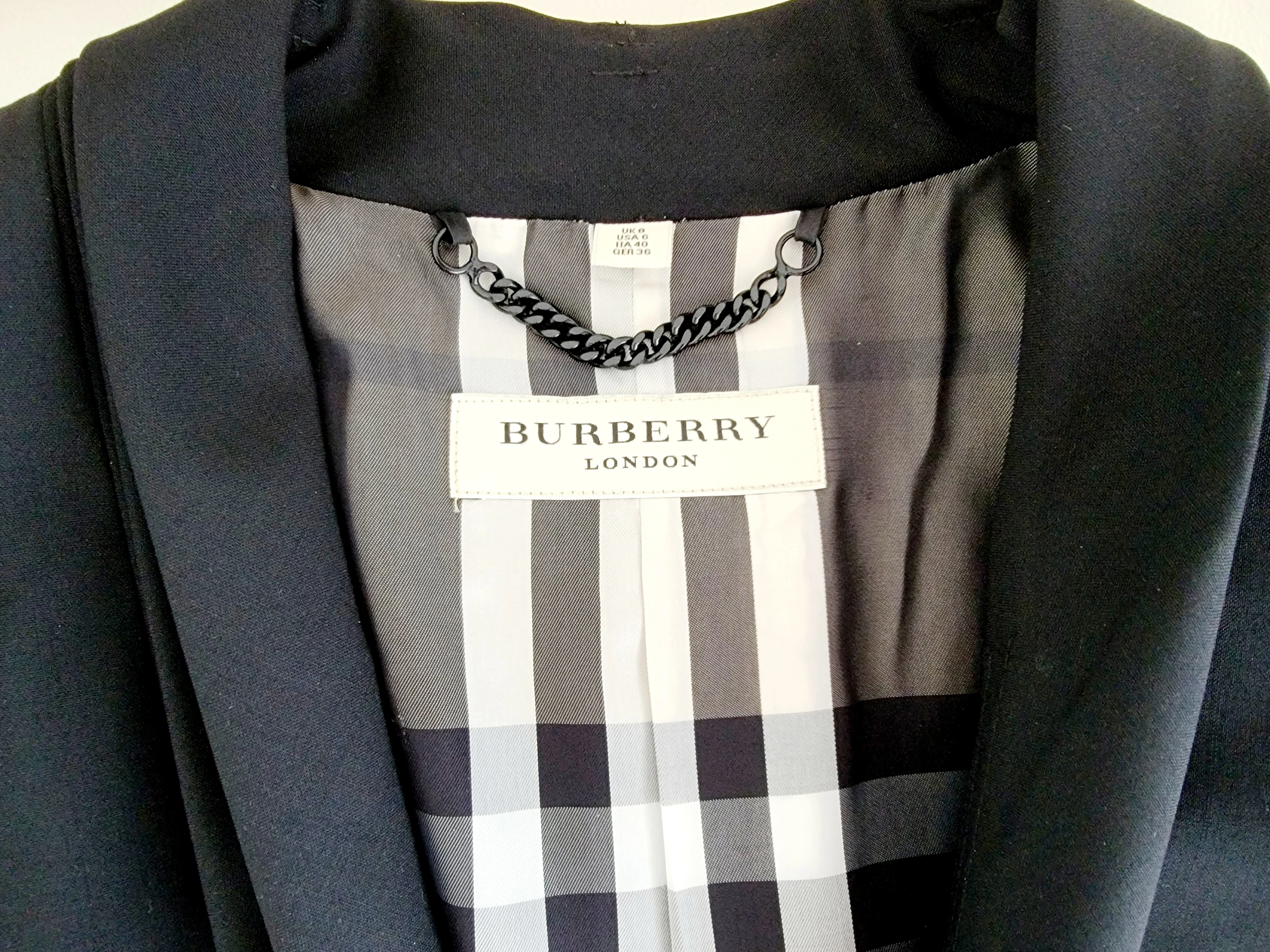 Schwarzer Blazer von Burberry | LOOP-Marktplatz