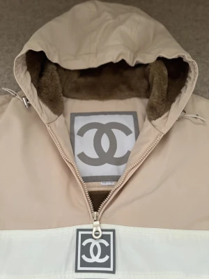 Vintage CHANEL Skijacke Hoodie | LOOP-Marktplatz