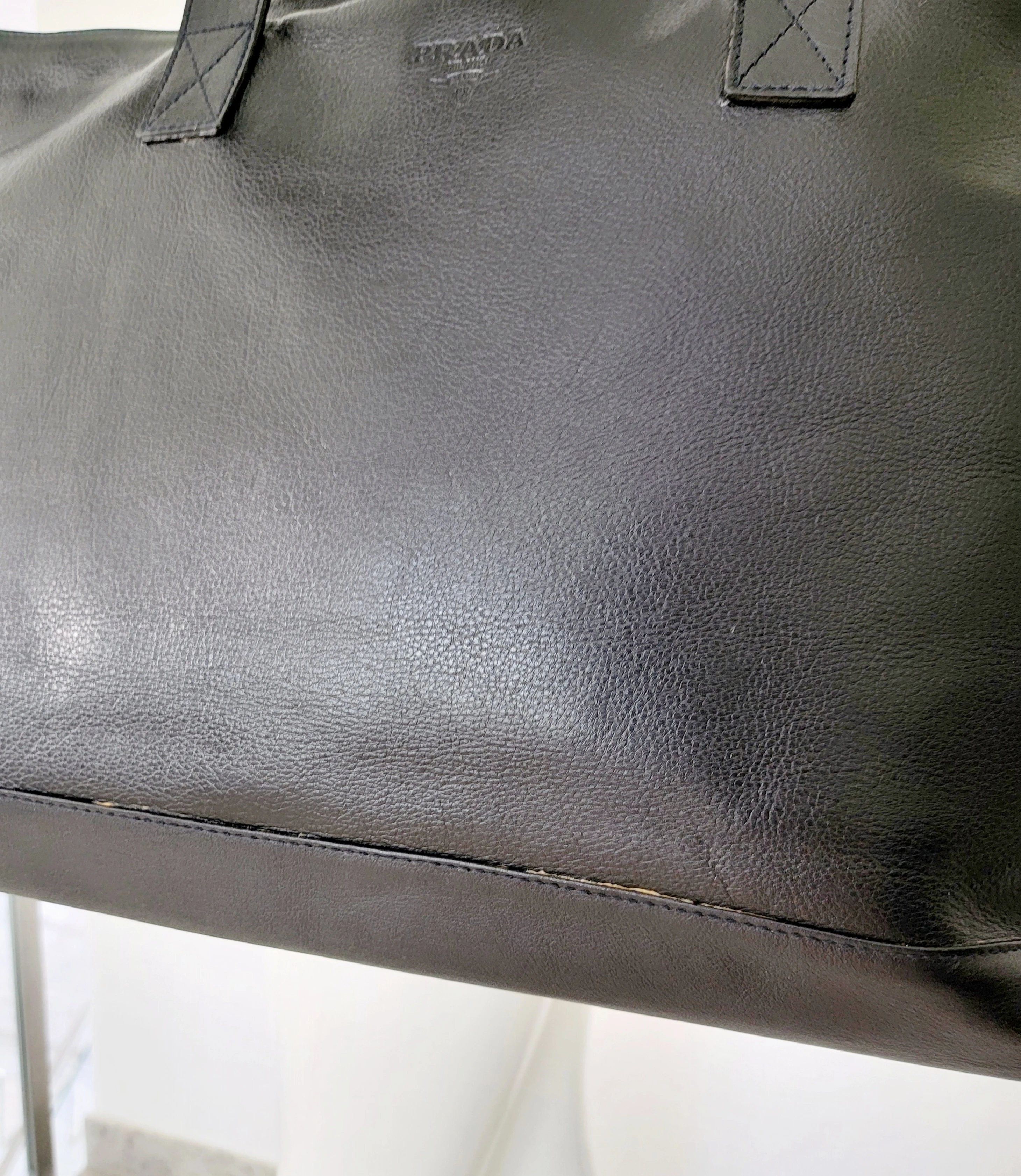 Grosser Prada Shopper aus Leder | LOOP Marketplace