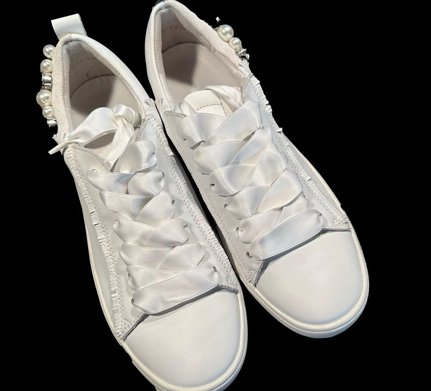 Sneaker Weiss mit Perlenverzierung | LOOP Marketplace