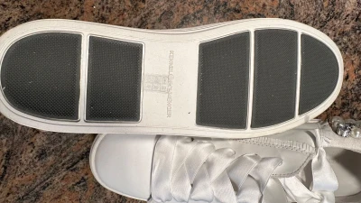 Sneaker Weiss mit Perlenverzierung | LOOP Marketplace