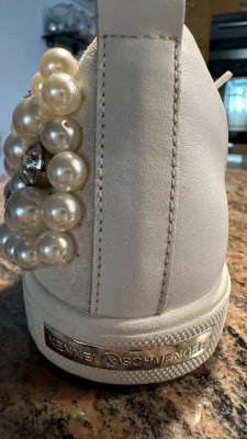 Sneaker Weiss mit Perlenverzierung | LOOP Marketplace