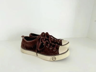 Gefütterte UGG Sneakers | LOOP Marketplace