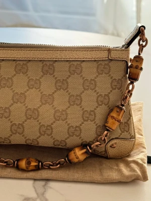 Wunderschöne Gucci Tasche/ Pochette | LOOP-Marktplatz