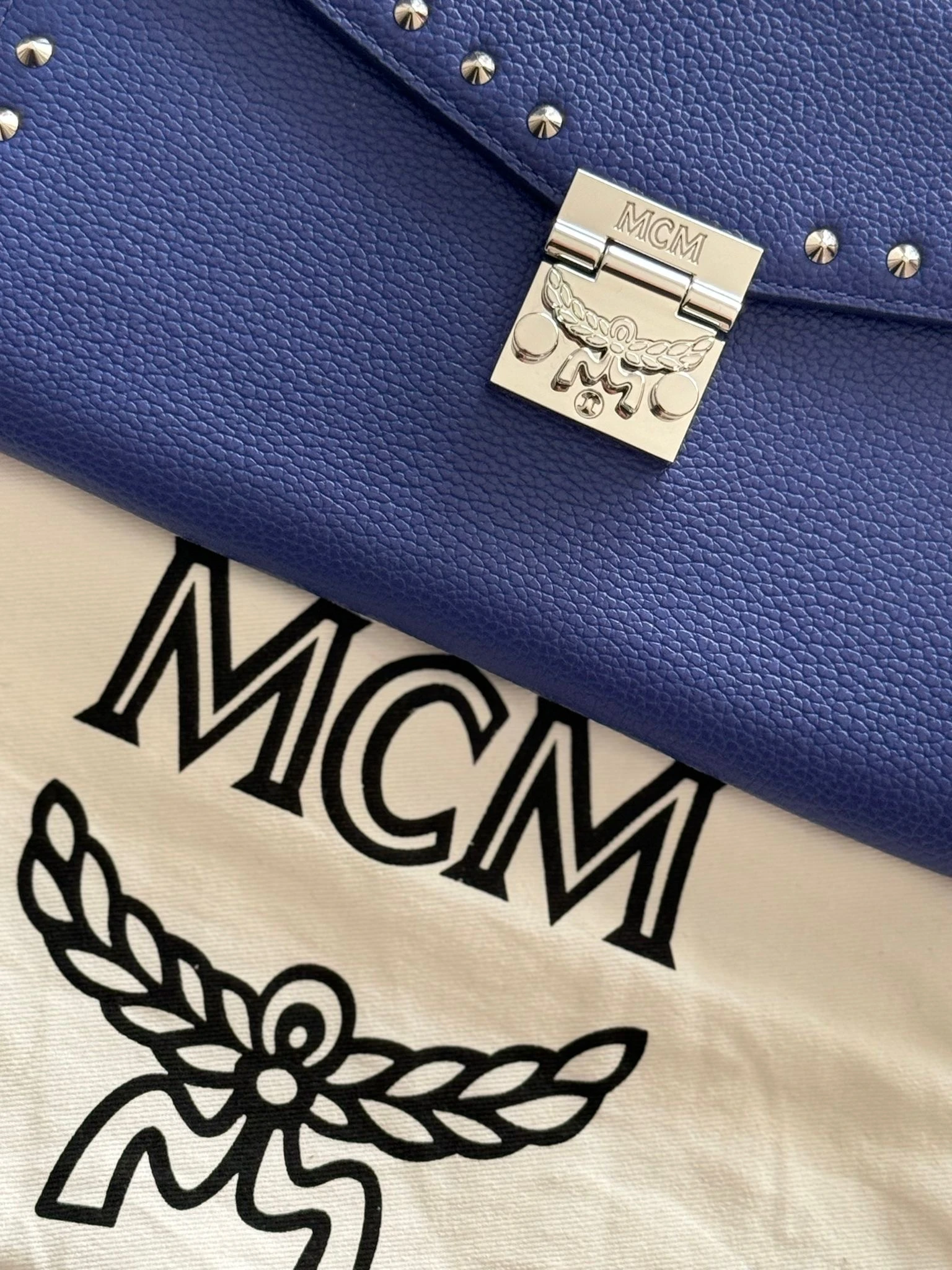 Neuwertige MCM Tasche nanyblau | LOOP Marketplace