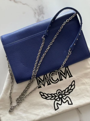 Neuwertige MCM Tasche nanyblau | LOOP-Marktplatz