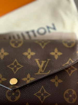 Louis Vuitton Jeanne Portemonnaie | LOOP-Marktplatz