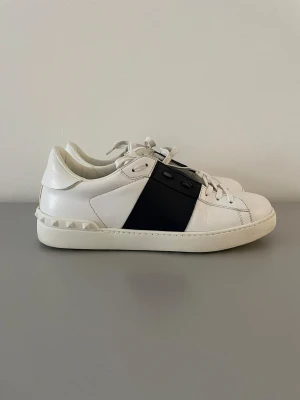 Valentino Sneakers, Neupreis 600.- | LOOP-Marktplatz