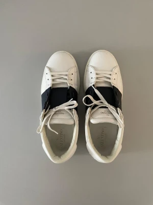 Valentino Sneakers, Neupreis 600.- | LOOP Marketplace