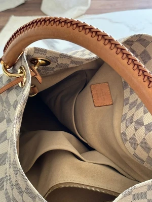 Louis Vuitton Artsy Tasche | LOOP Marketplace