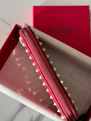 Valentino Rockstud Portemonnaie | LOOP Marketplace