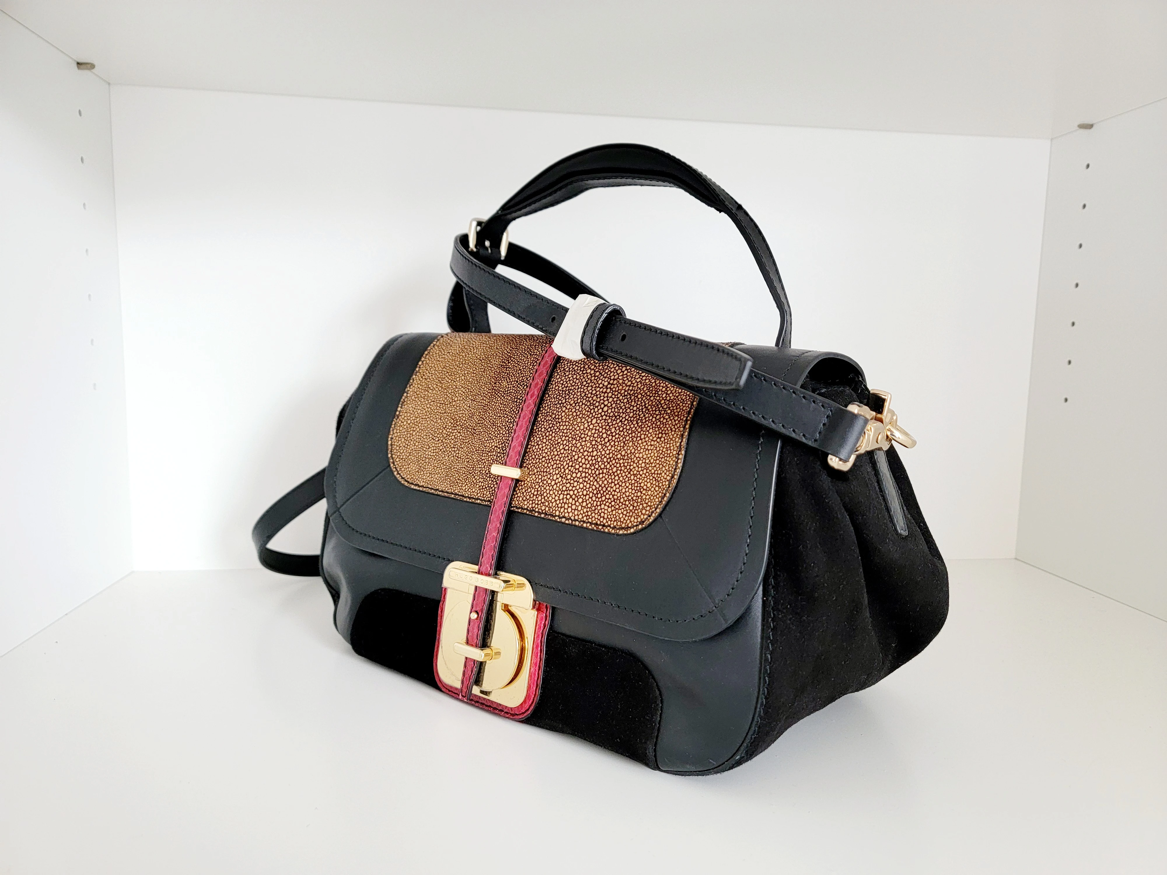 Neue Hugo Boss Tasche mit Exotenleder | LOOP Marketplace