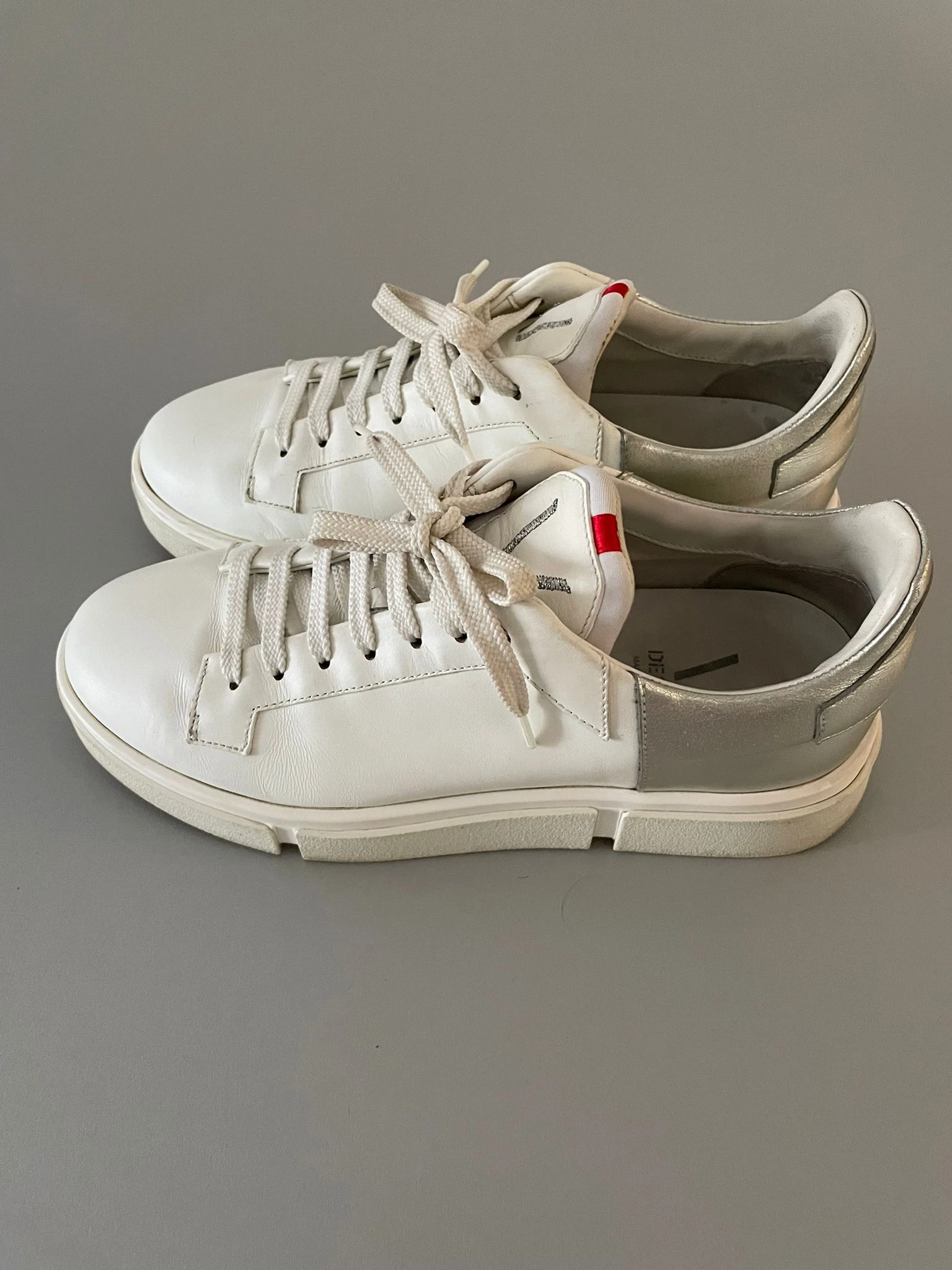 V Design Sneakers | LOOP Marketplace