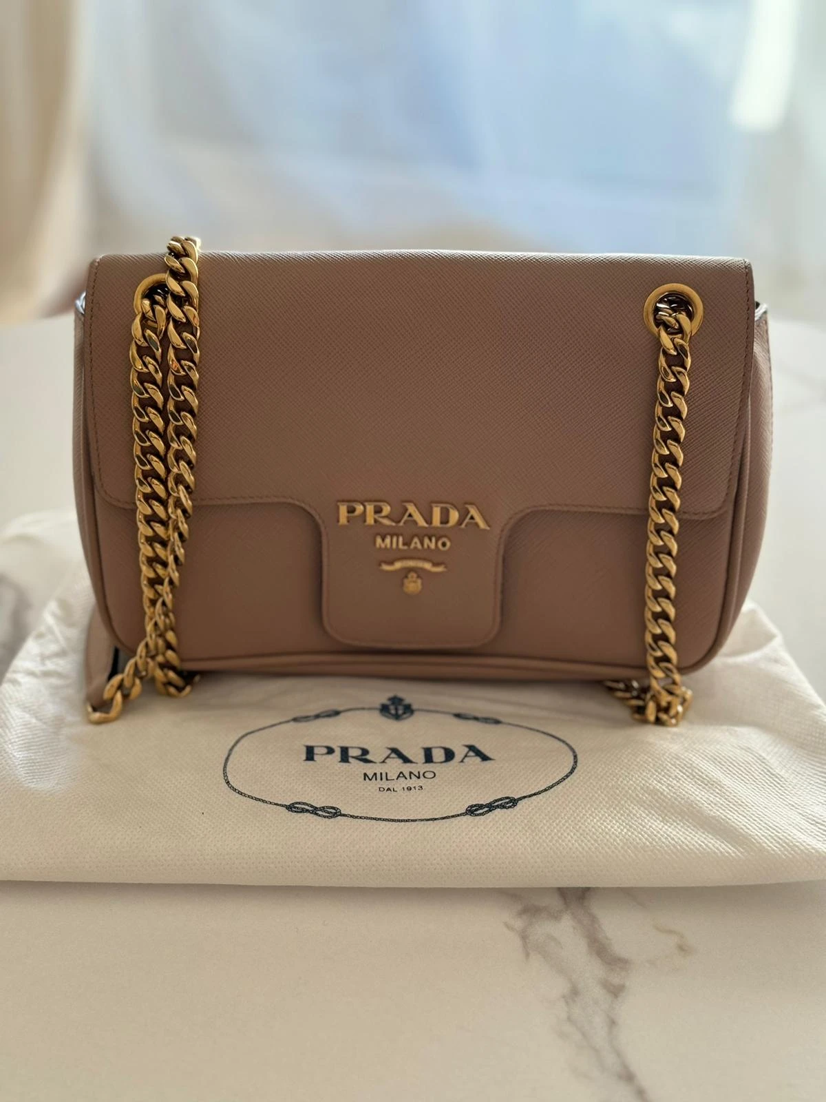 Prada Saffiano Flap Schultertasche | LOOP Marketplace