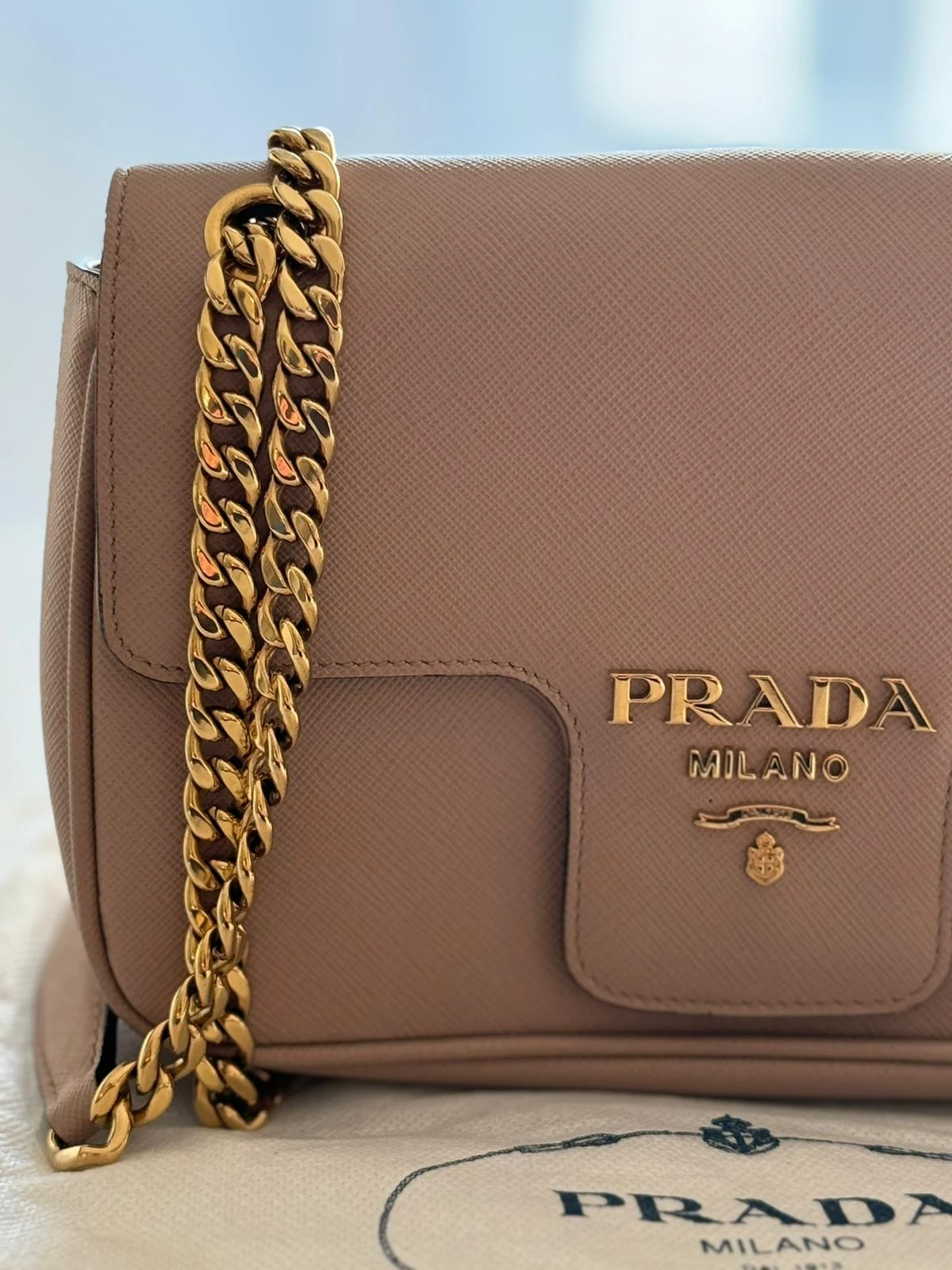 Prada Saffiano Flap Schultertasche | LOOP-Marktplatz