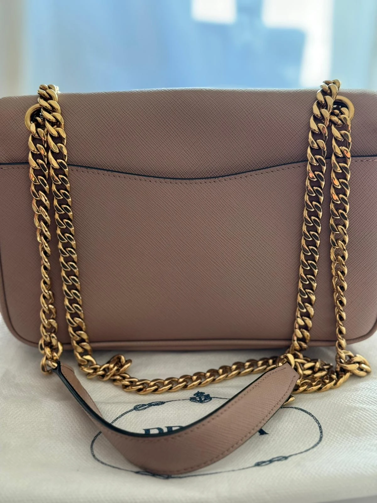 Prada Saffiano Flap Schultertasche | LOOP-Marktplatz