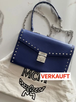 Neuwertige MCM Tasche nanyblau | LOOP Marketplace