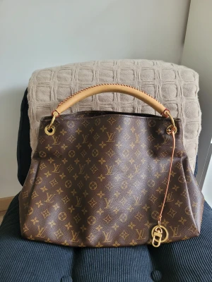 Louis Vuitton Artsy | LOOP-Marktplatz