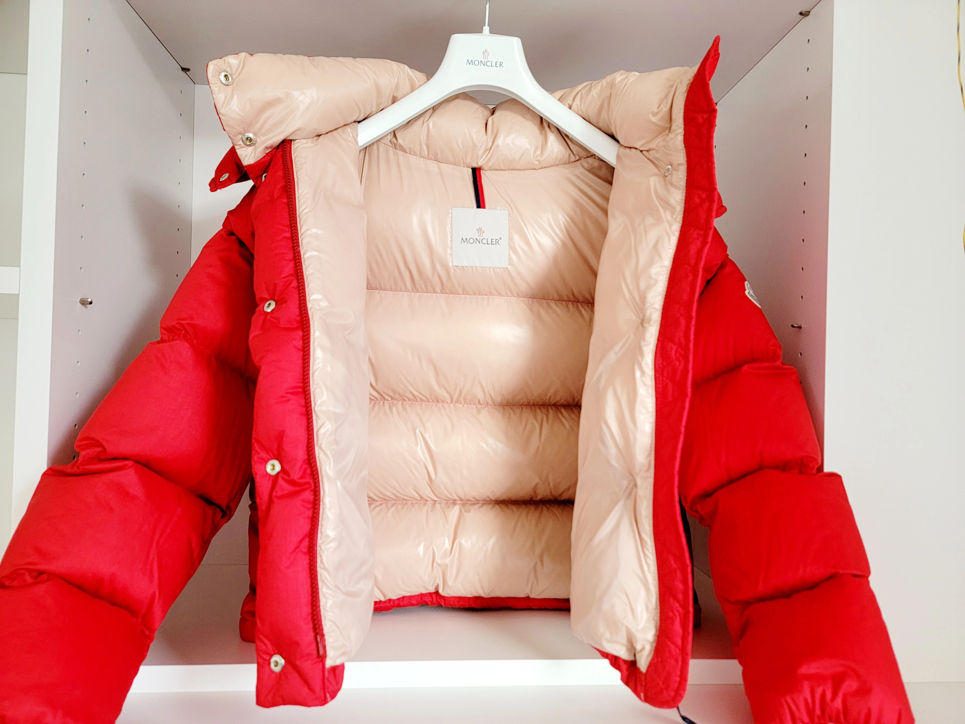 Neue Moncler Jacke | LOOP-Marktplatz