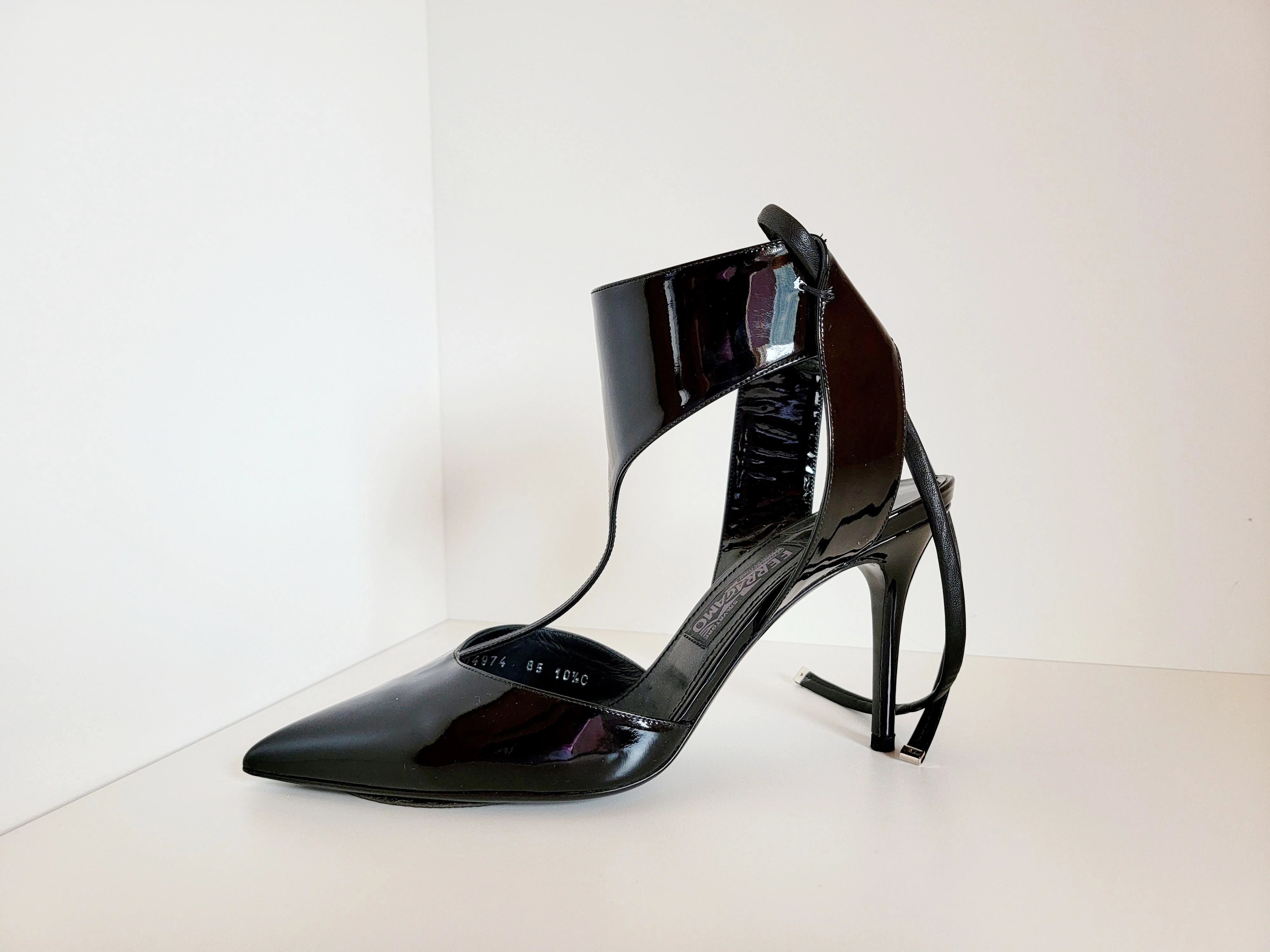 Neue Salvatore Ferragamo Pumps | LOOP-Marktplatz