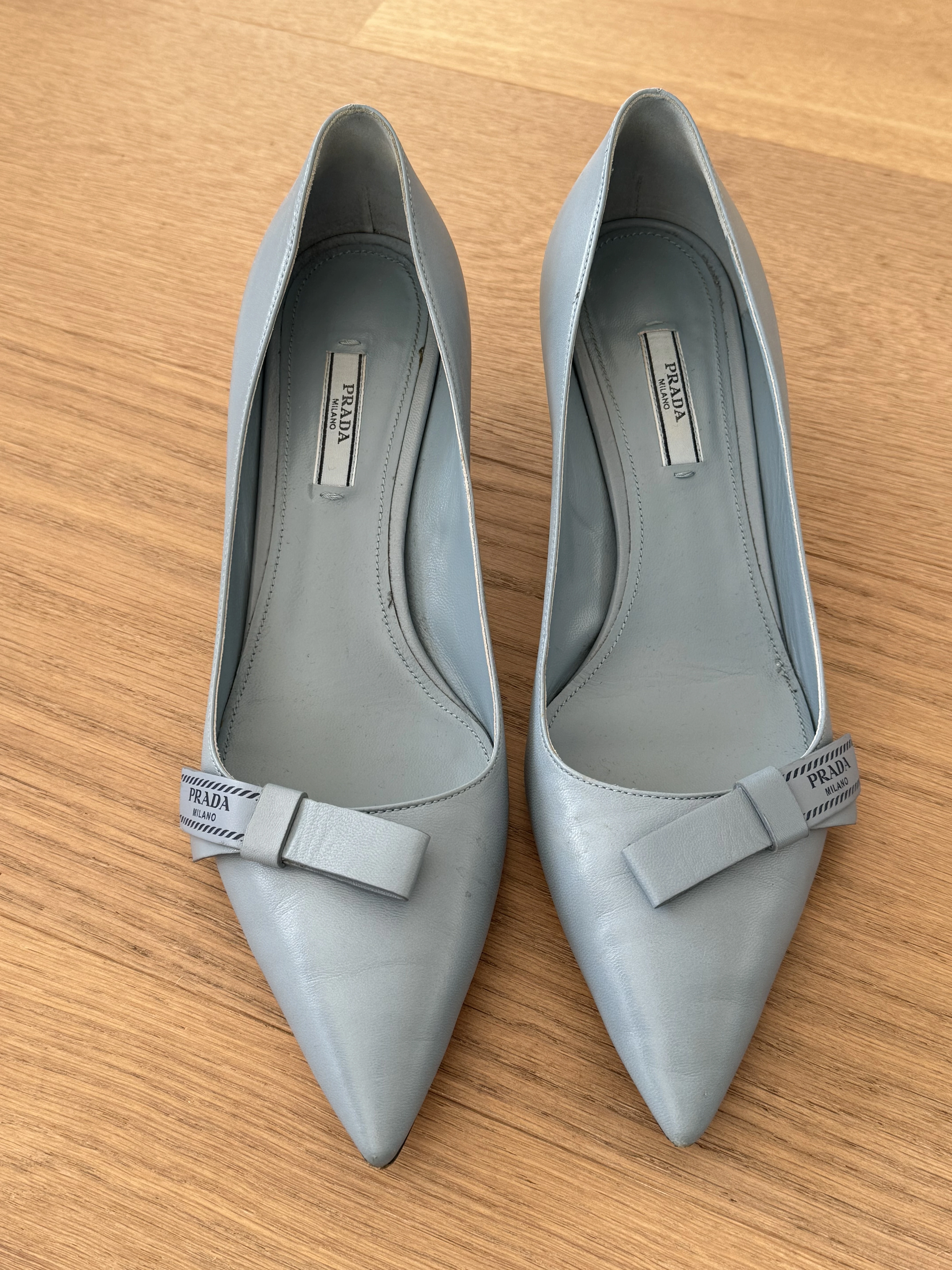 Hellblaue Pumps Prada | LOOP-Marktplatz