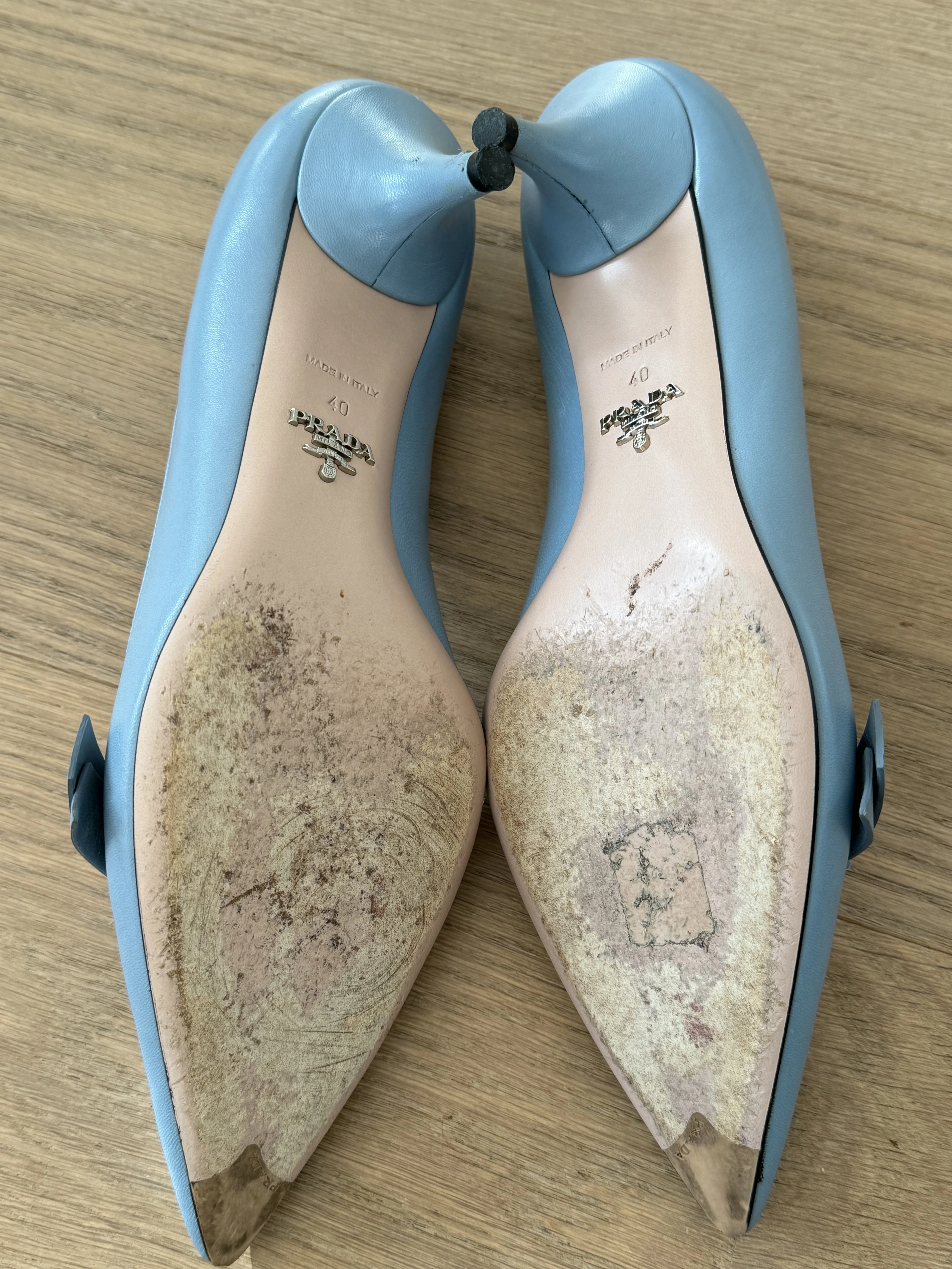 Hellblaue Pumps Prada | LOOP-Marktplatz