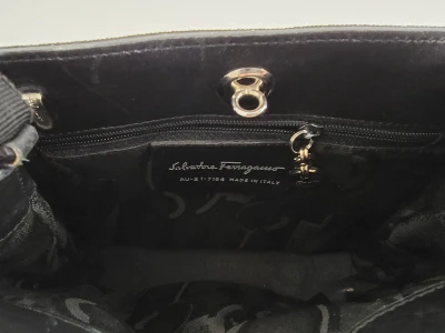 Elegante kleine Ferragamo Abendtasche | LOOP-Marktplatz