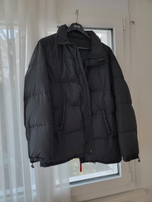 Prada Daunenjacke | LOOP-Marktplatz