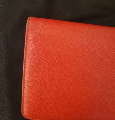 Chanel red wallet | LOOP-Marktplatz