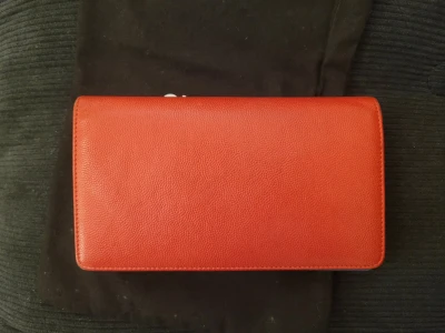 Chanel red wallet | LOOP-Marktplatz