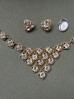 Umwerfendes Dior Schmuckset Vintage, neu | LOOP-Marktplatz