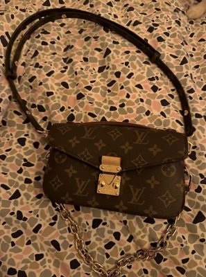 Louis Vuitton Pochette Métis East West | LOOP-Marktplatz