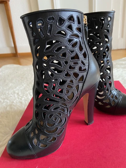 Valentino Laser Cut Back Zip Ankle Boots | LOOP-Marktplatz