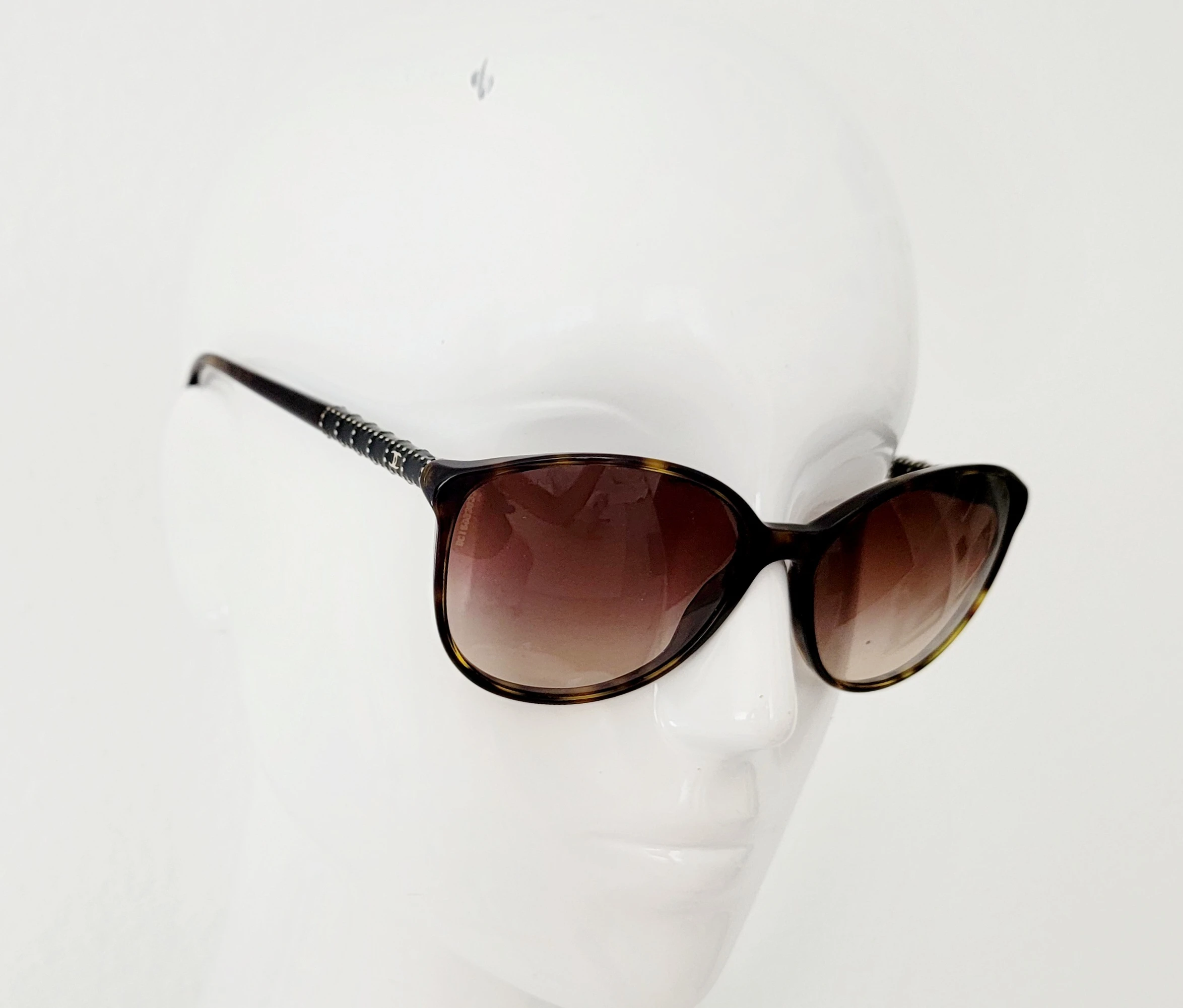 Elegante Chanel Sonnenbrille | LOOP-Marktplatz