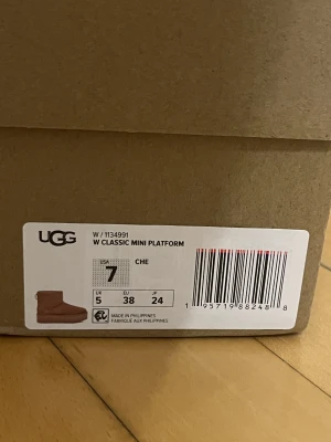 UGG Classic Mini Platform Boots | LOOP-Marktplatz