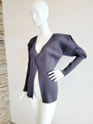 Pleats Please Issey Miyake Cardigan | LOOP-Marktplatz