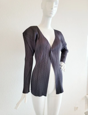 Pleats Please Issey Miyake Cardigan | LOOP-Marktplatz