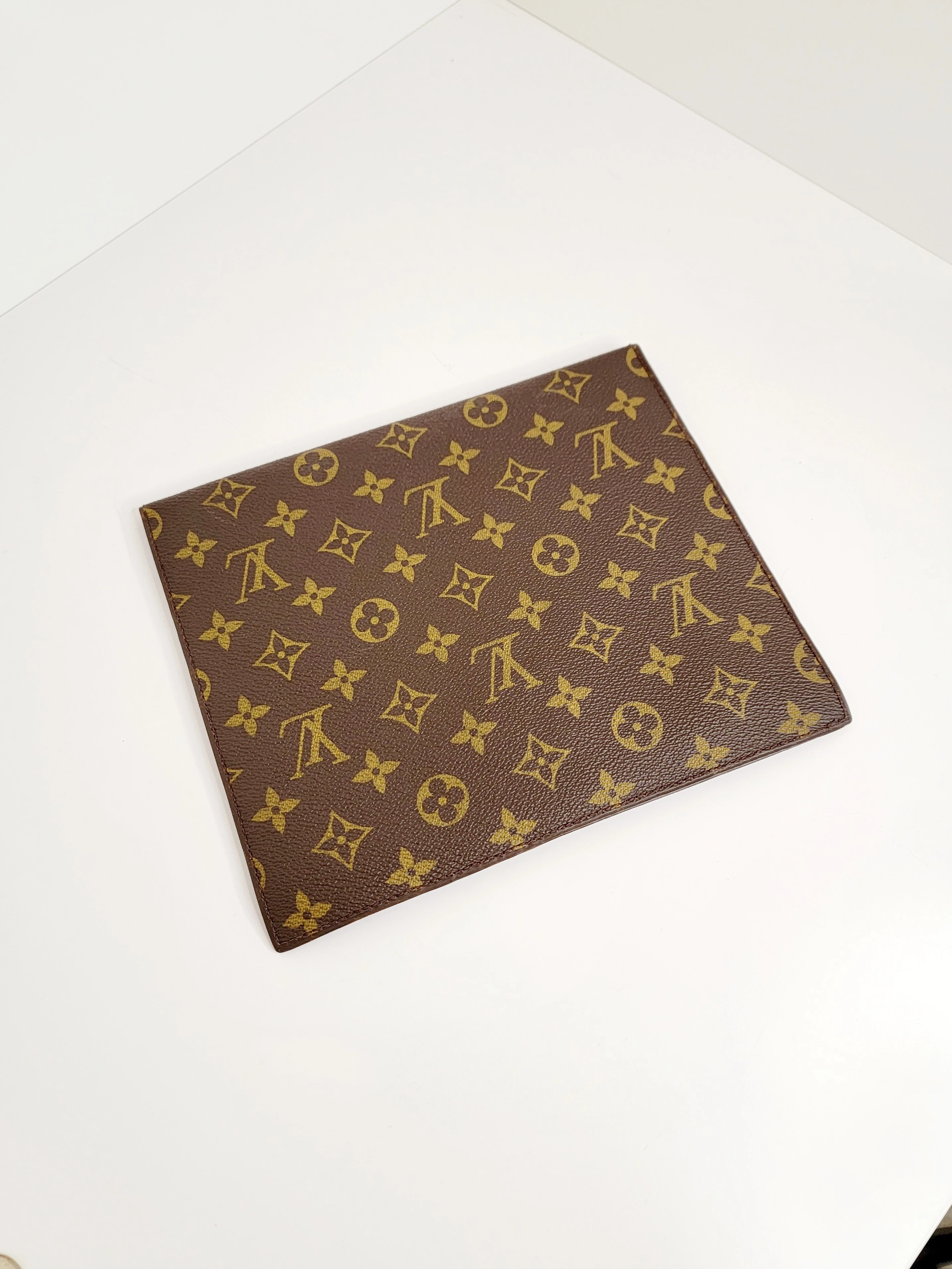 Louis Vuitton Sénateur Envelope Clutch | LOOP-Marktplatz