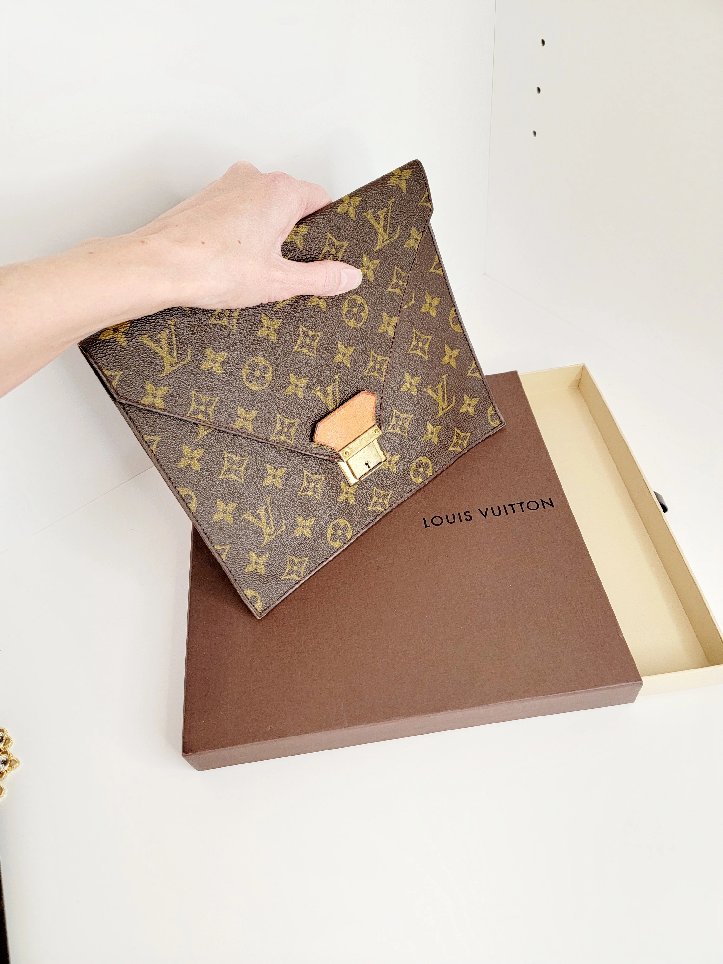 Louis Vuitton Sénateur Envelope Clutch | LOOP-Marktplatz