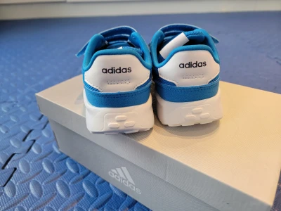 Neue Adidas Sneakers | LOOP-Marktplatz