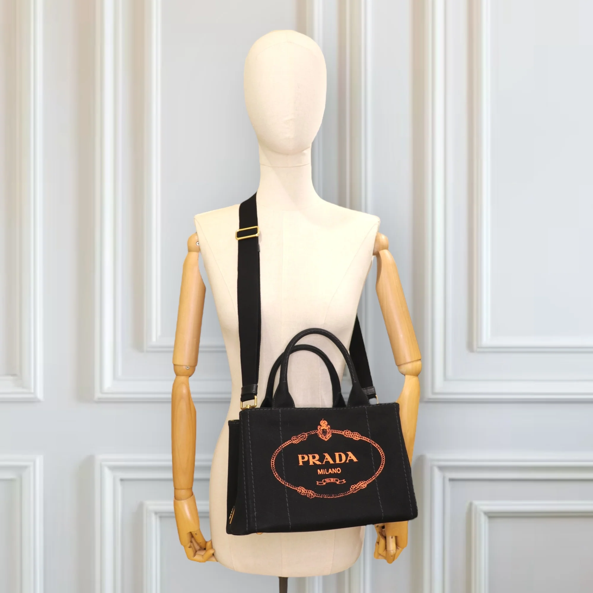 Prada Canapa schwarz | LOOP Marketplace