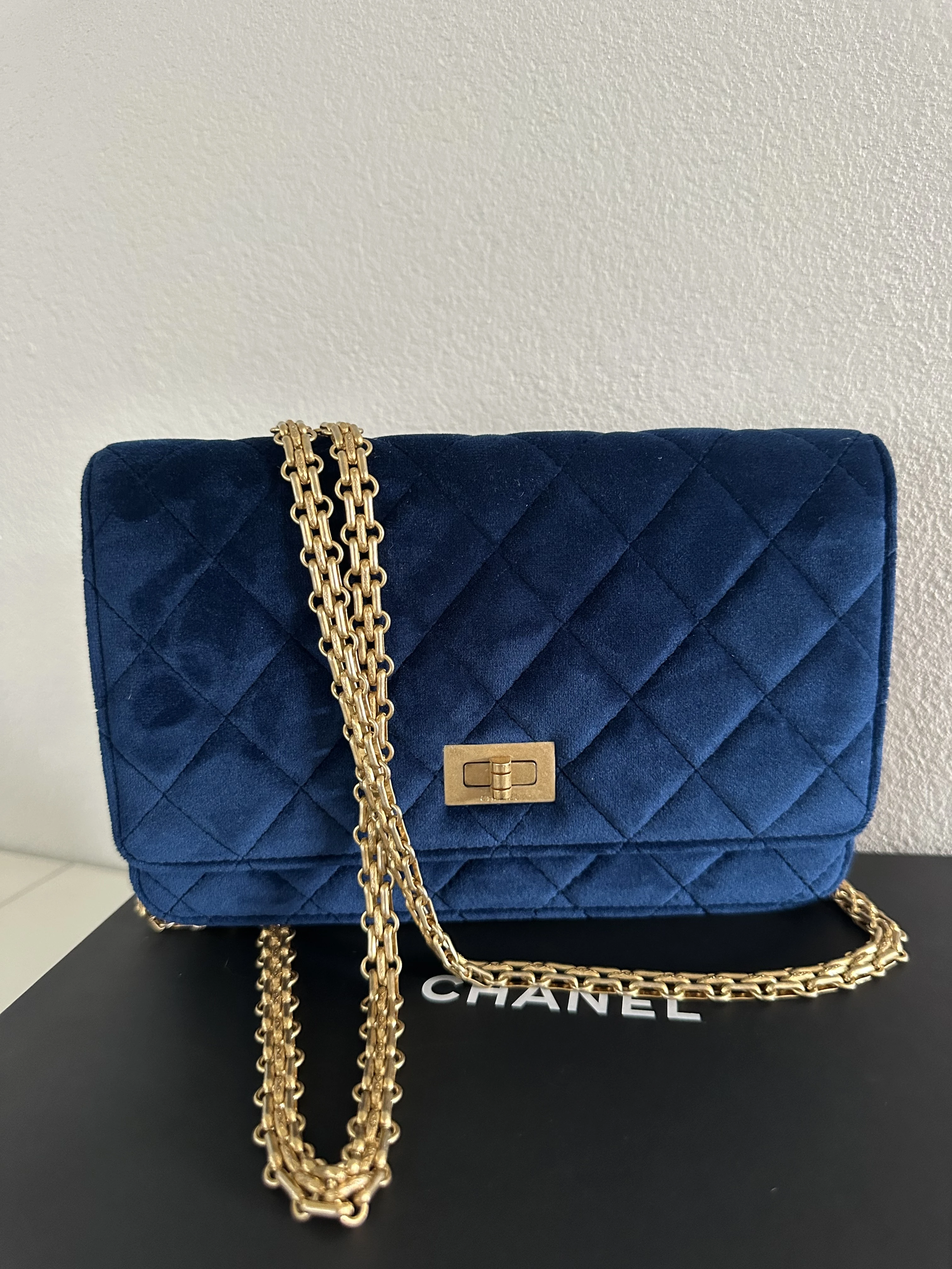 Blaue Chanel Wallet on Chain Tasche | LOOP-Marktplatz