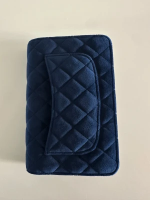 Blaue Chanel Wallet on Chain Tasche | LOOP-Marktplatz