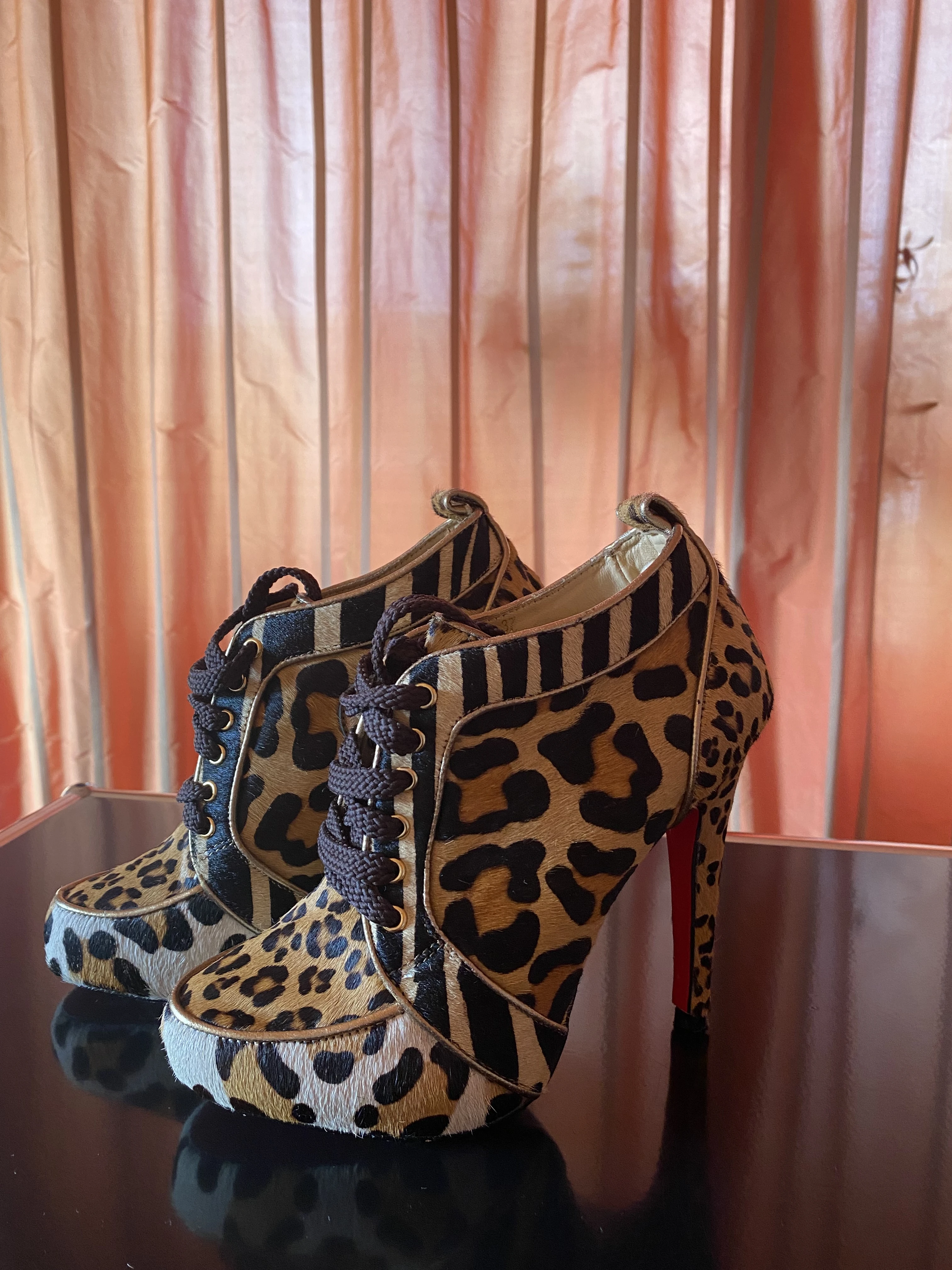 Fell Leo Christian Louboutin | LOOP-Marktplatz