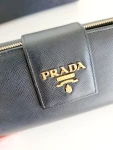 Grosses Prada Portemonnaie